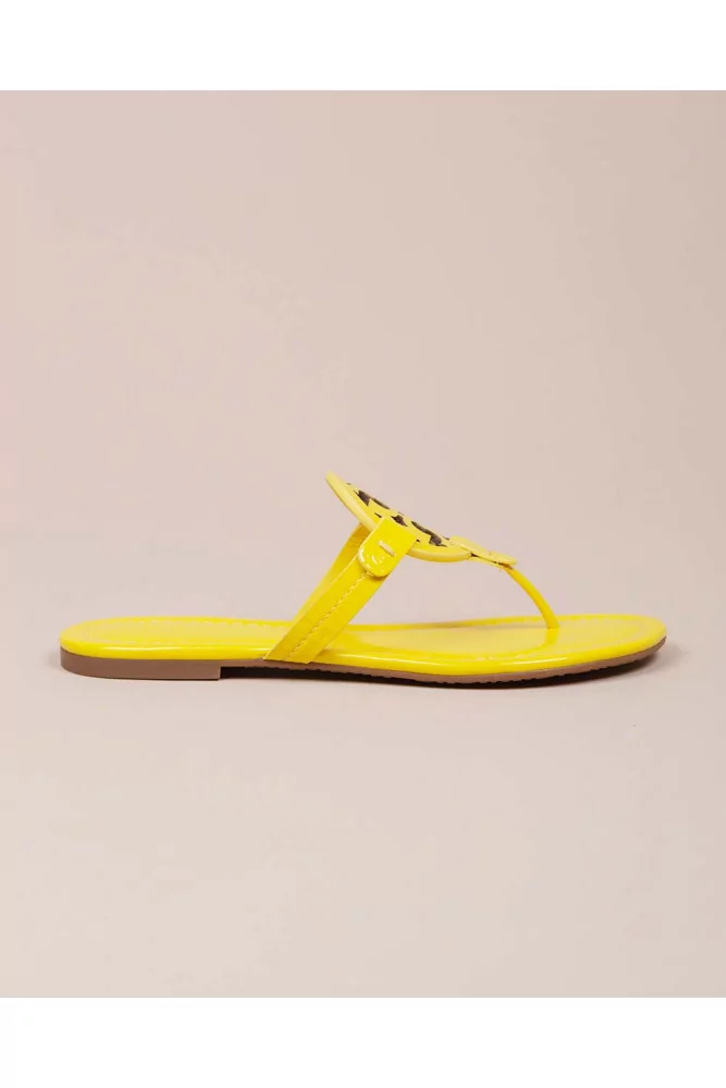 Miller of Tory Burch - Yellow varnished flip-flops with cut logo for women