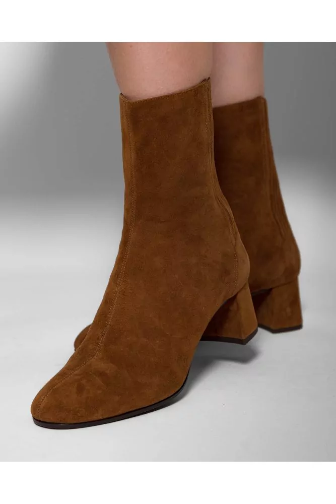 Saint Honore of Aquazzura Cognac suede low boots with elastic slices 50mm brown for women